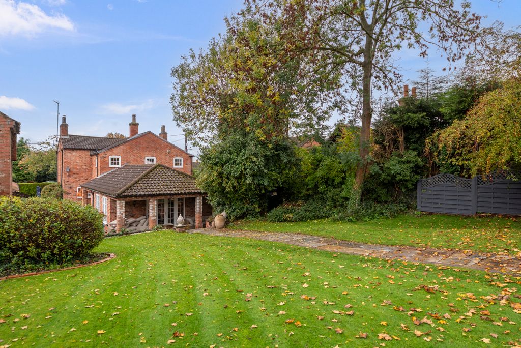 Property photo 3 of 31 The_Old_Cottage-62