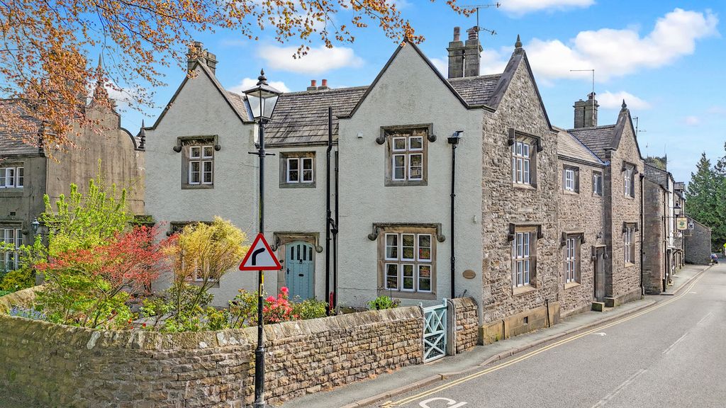 Property photo 1 of 34