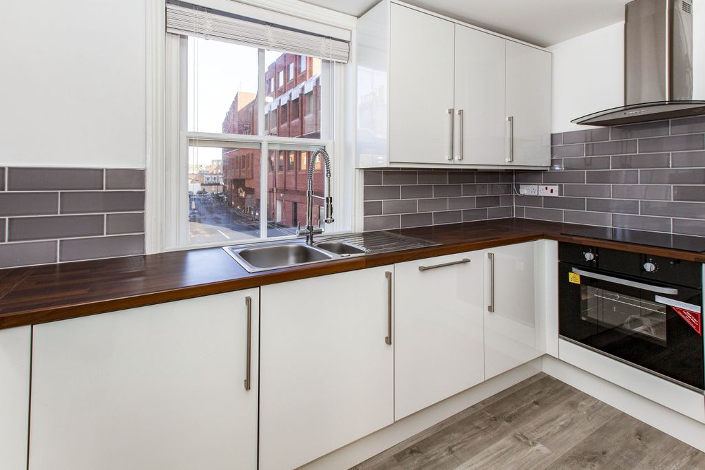 Property photo 2 of 9 Kitchen (2).Jpg