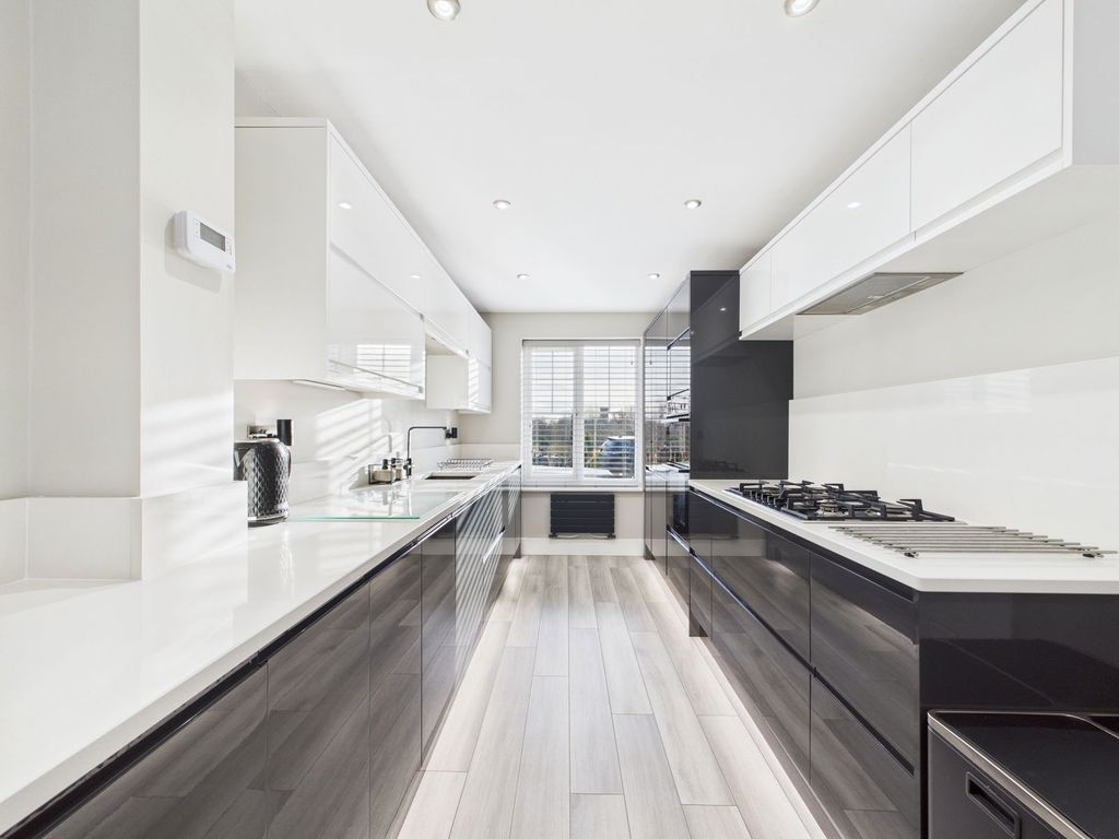 Property photo 2 of 37