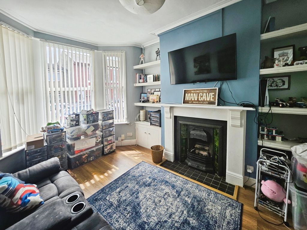 Property photo 2 of 15 Lounge