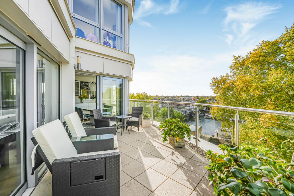 Property photo 1 of 23