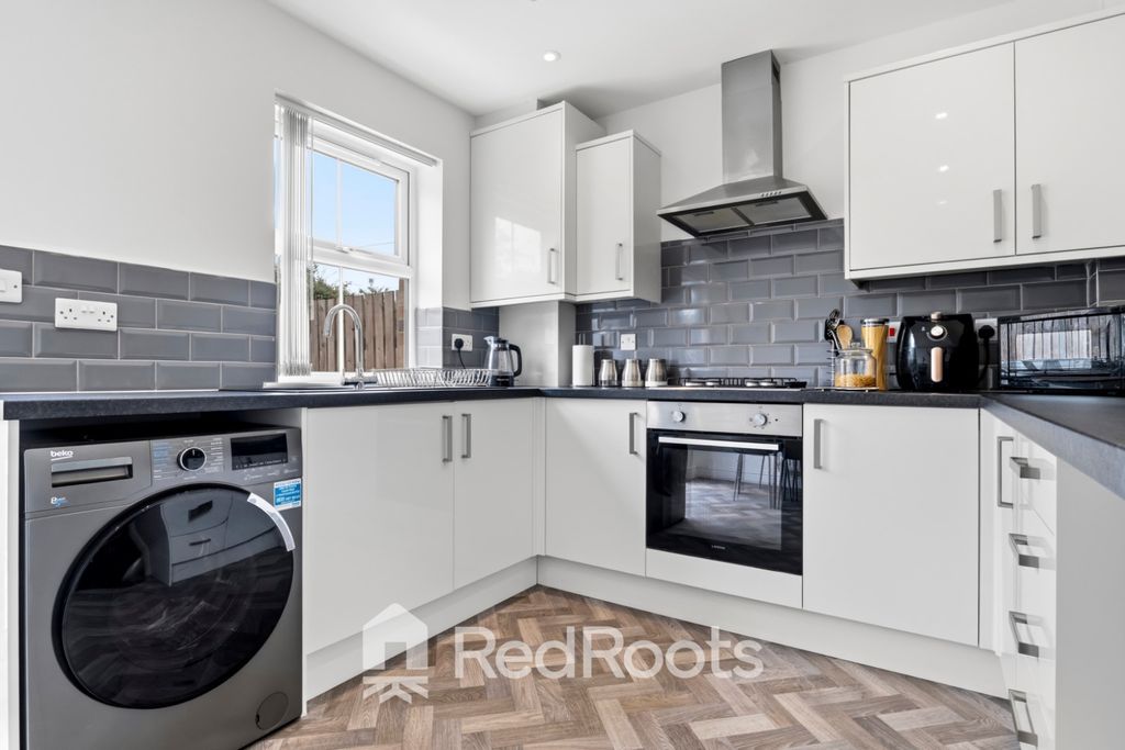 Property photo 2 of 22 5294543