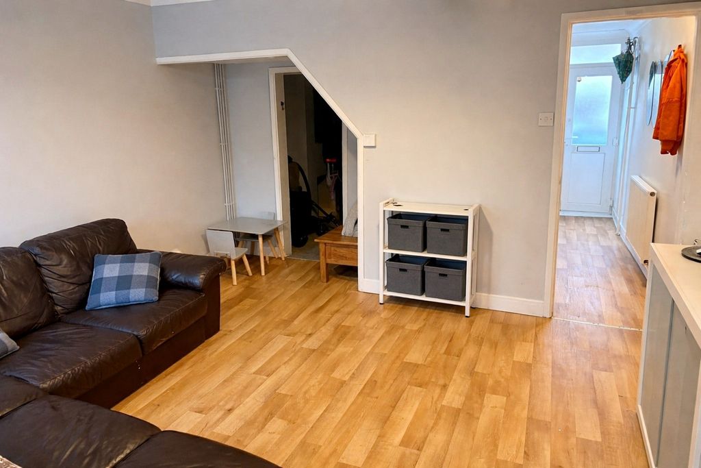 Property photo 2 of 8