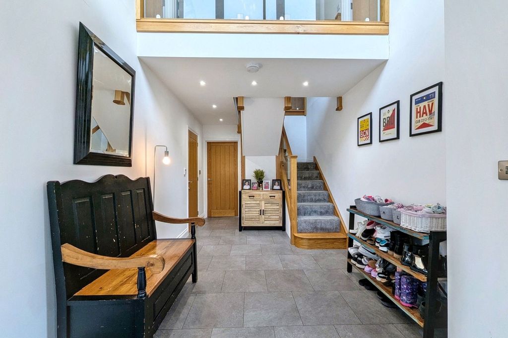 Property photo 1 of 31