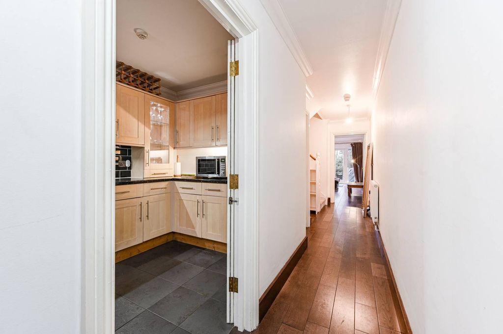 Property photo 3 of 33