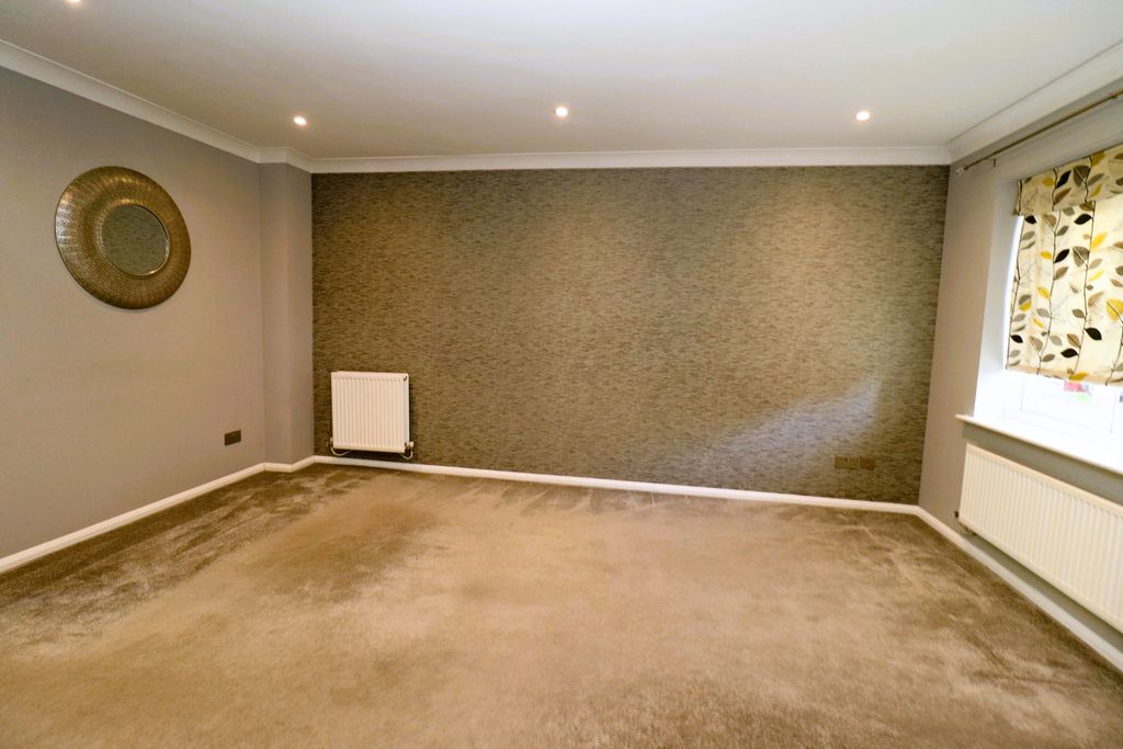 Property photo 3 of 13 8