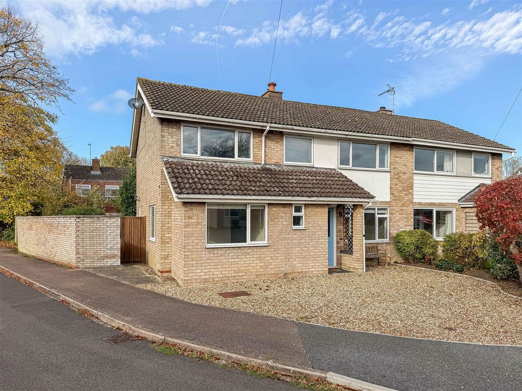 Property photo 3 of 18 2_67445.Jpg