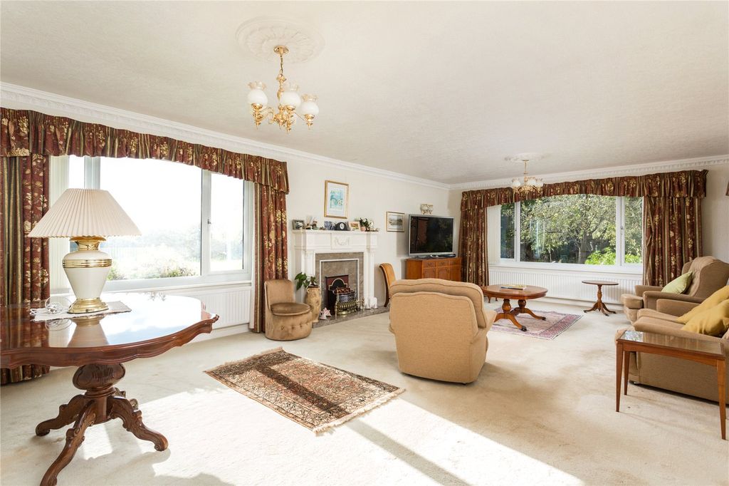 Property photo 3 of 18 Sitting Room