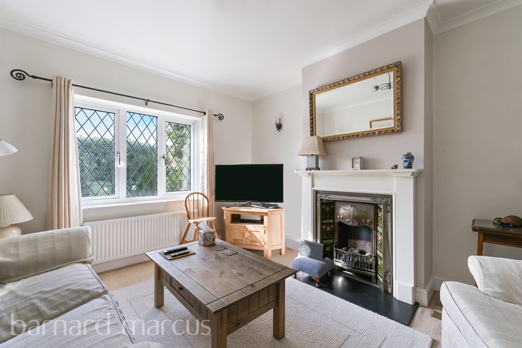 Property photo 2 of 11