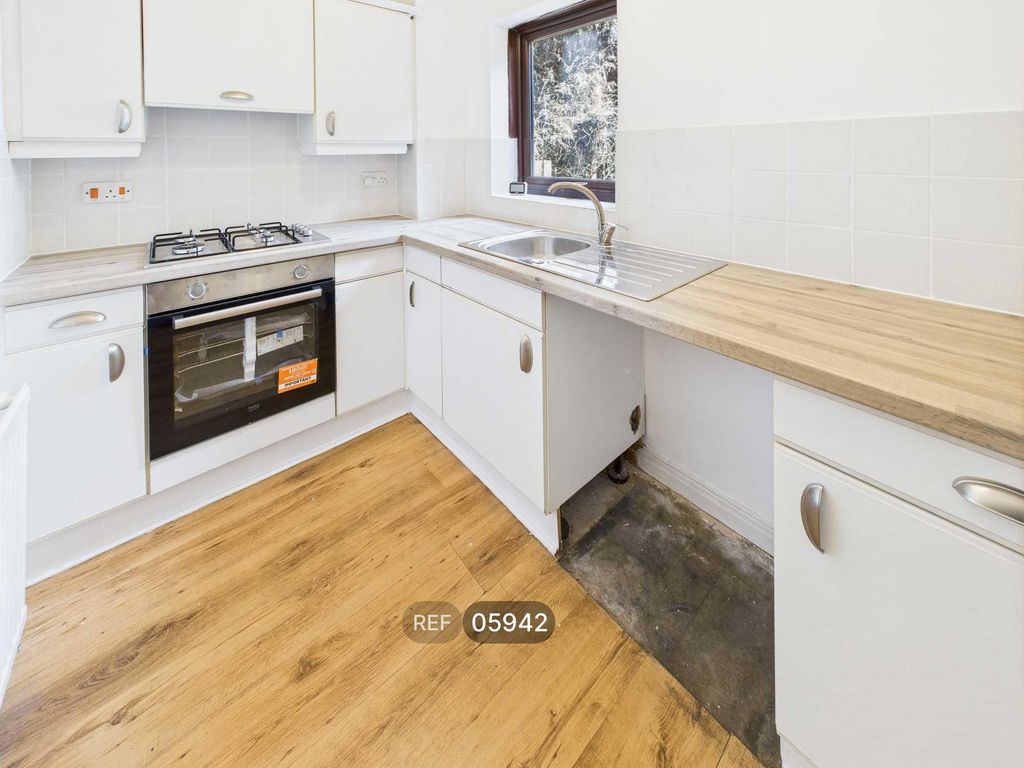 Property photo 2 of 8 Kitchen