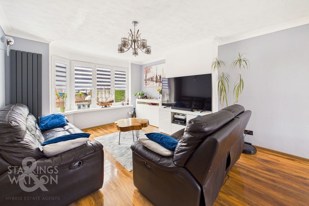 Property photo 2 of 34