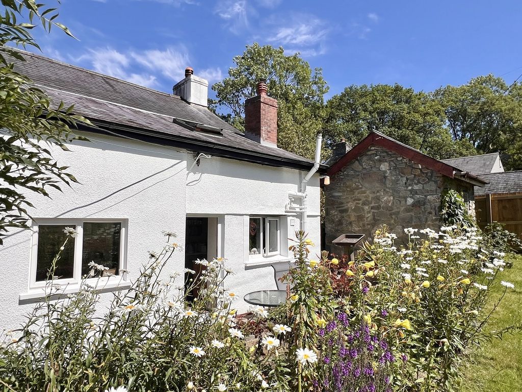 Property photo 3 of 13 Externally