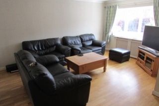 Property photo 3 of 8 Lounge