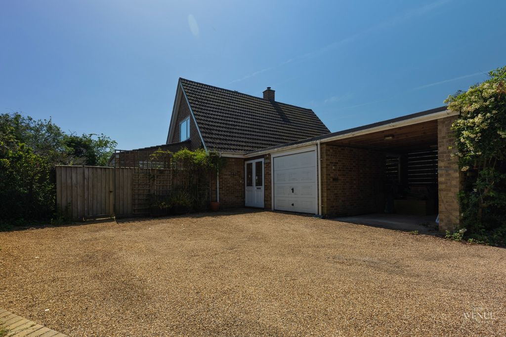 Property photo 1 of 32 5207810