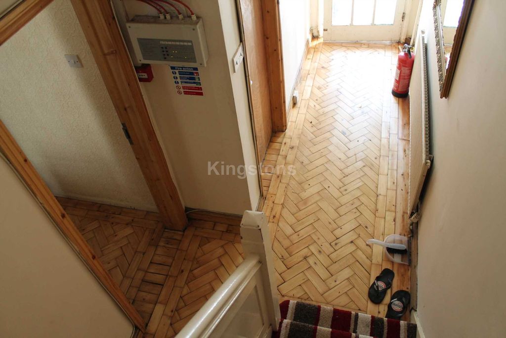 Property photo 1 of 32