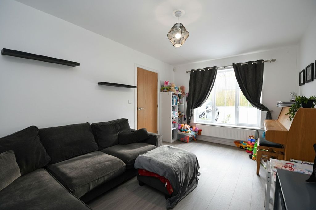 Property photo 3 of 16