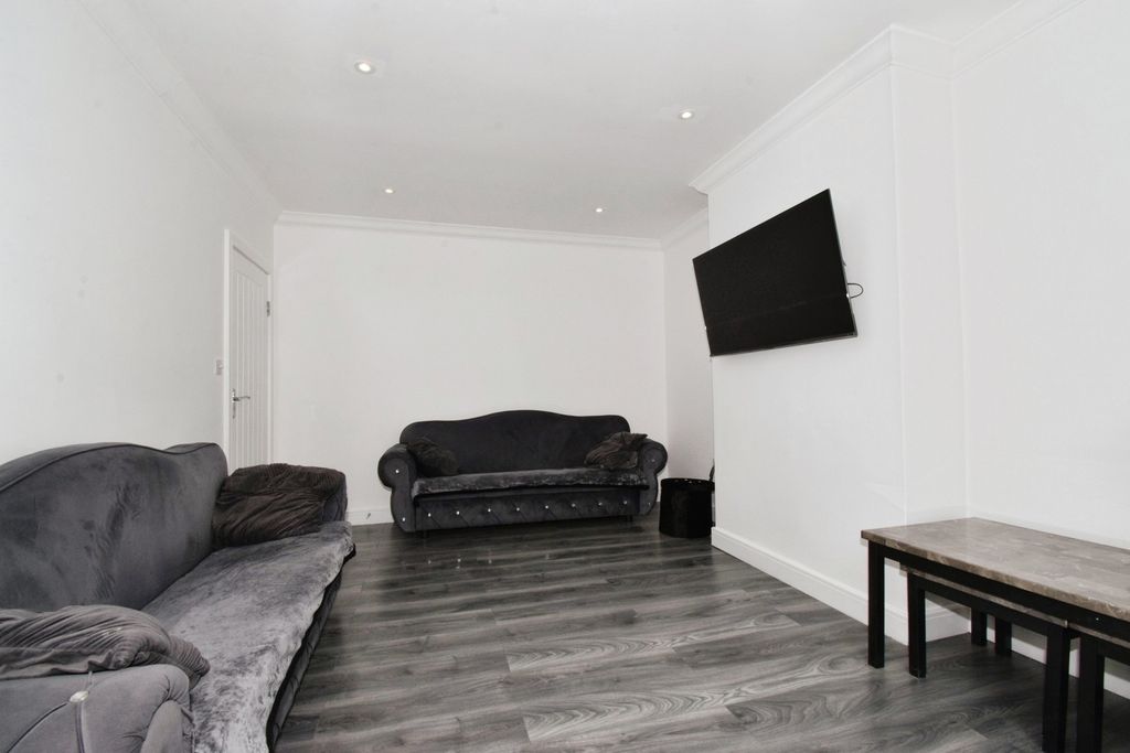 Property photo 2 of 23 Pbox-Img.Jpg
