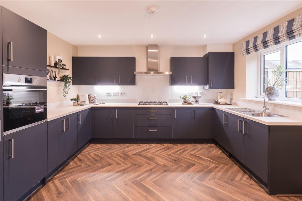 Property photo 3 of 13 Kit Best.Jpg