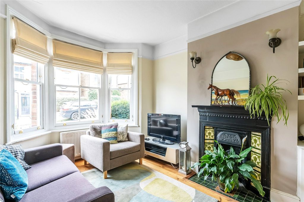 Property photo 3 of 17 Sitting Room