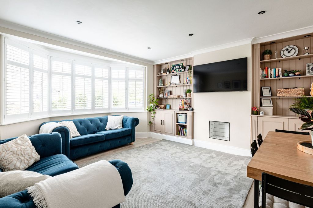 Property photo 3 of 17 The Spinney London Road, Cheam - Sm3 8Jg