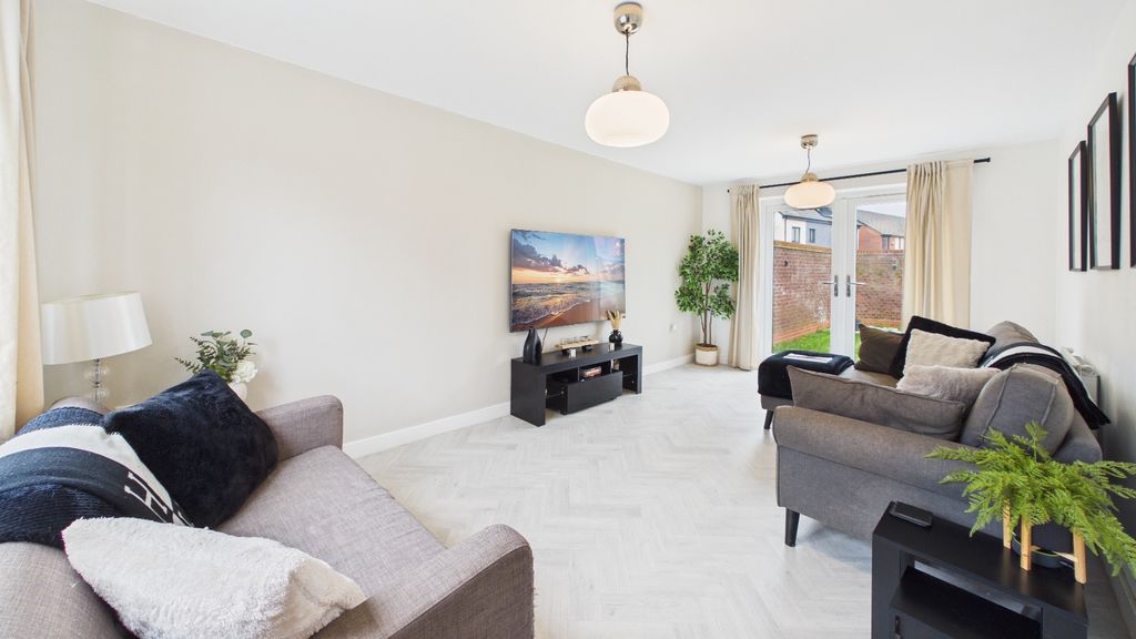 Property photo 3 of 30 4976046