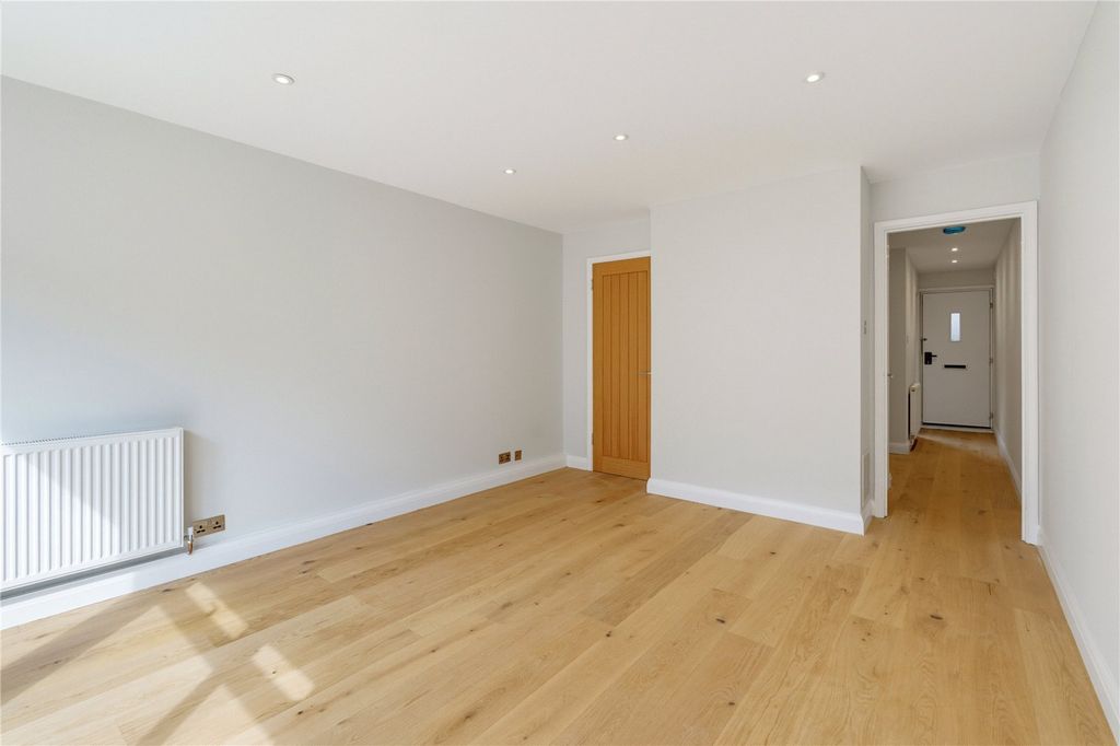 Property photo 2 of 9 Picture No. 21