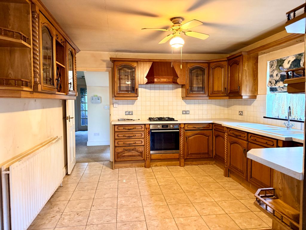 Property photo 2 of 20 Kitchen