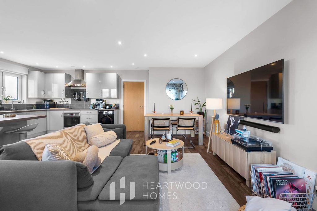 Property photo 3 of 15