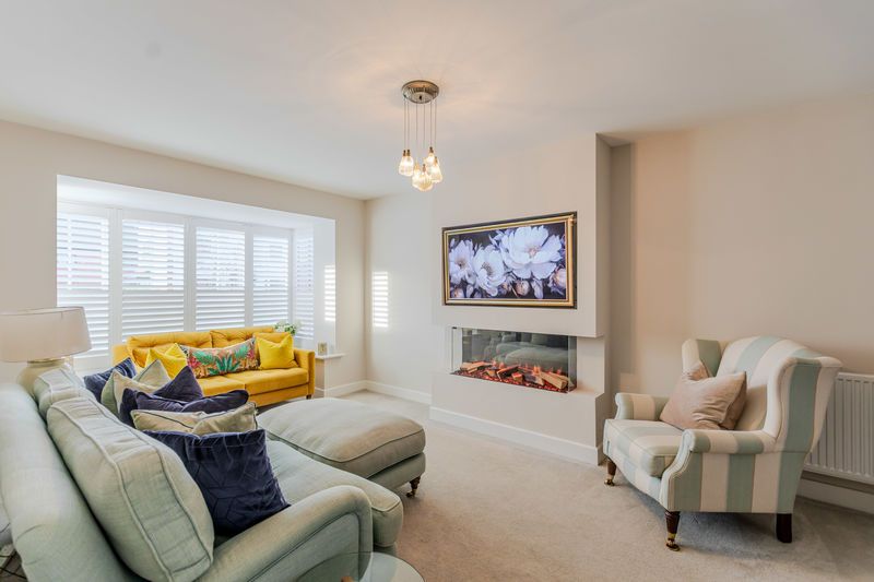 Property photo 3 of 30 Lounge