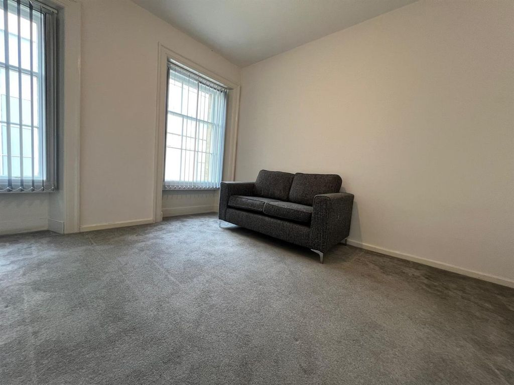 Property photo 3 of 5 Livingroom.Jpg