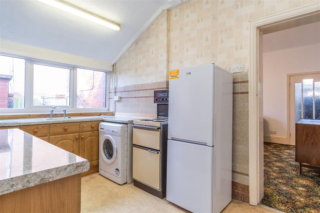 Property photo 3 of 22 Kitchen