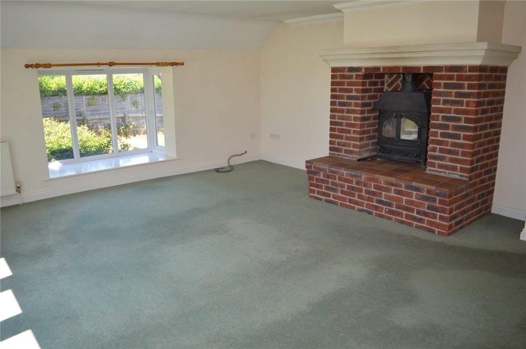 Property photo 3 of 13 Lounge