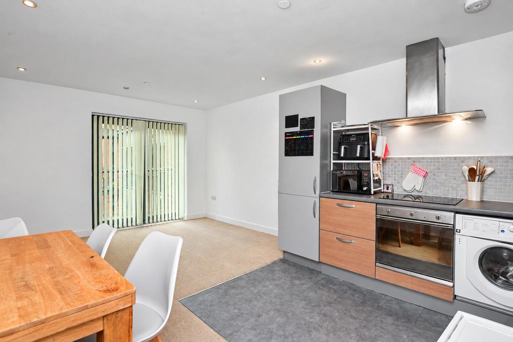 Property photo 2 of 14 1 (1).Png