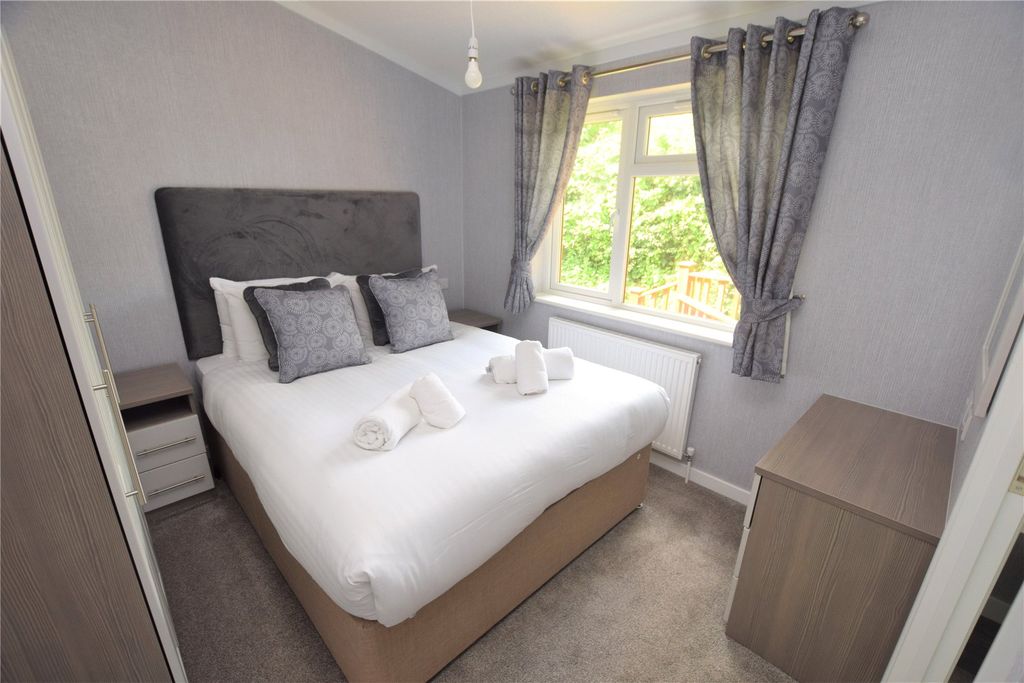 Property photo 1 of 14 Bedroom 1