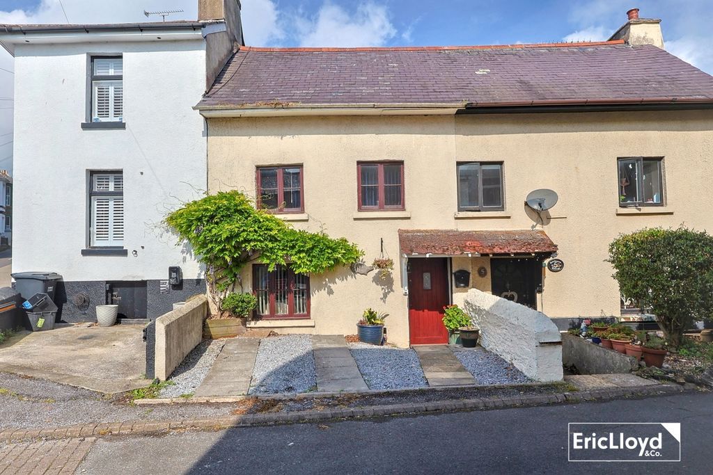 Property photo 1 of 11 Photo 9