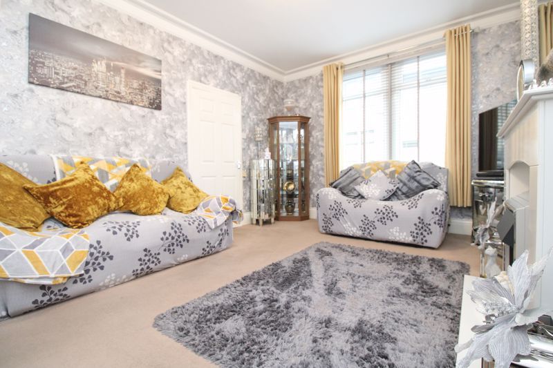 Property photo 2 of 11 Lounge