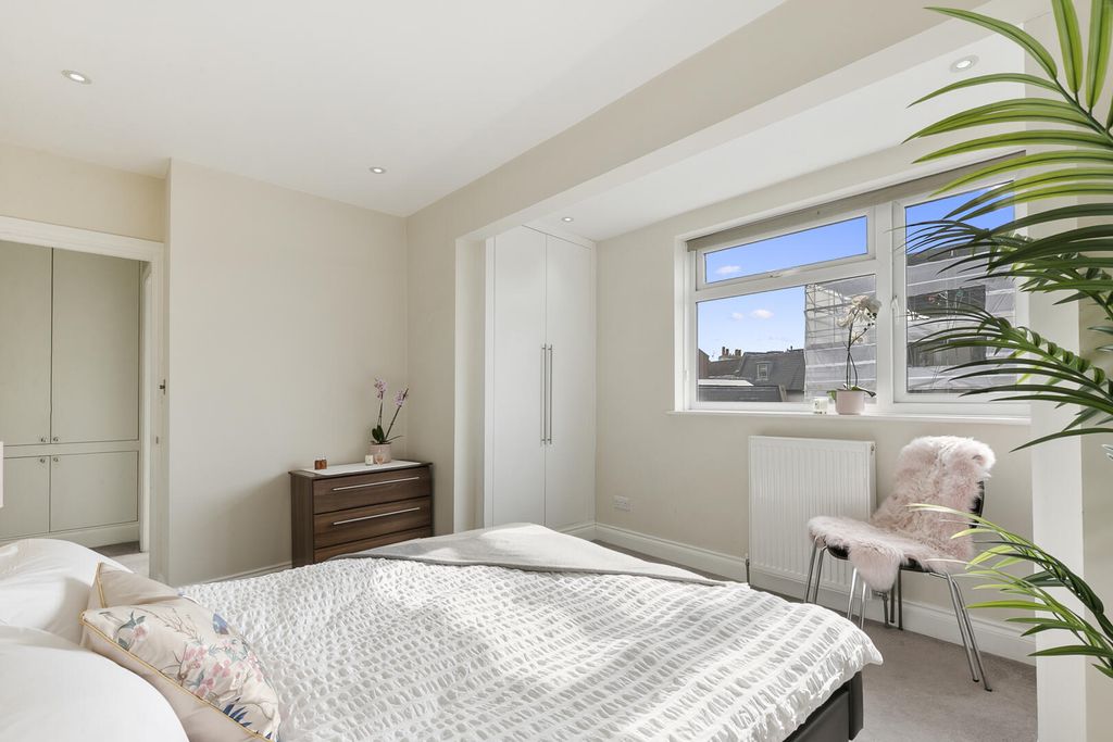 Property photo 2 of 8 Bedroom