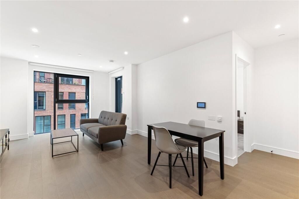 Property photo 3 of 11 Living Room