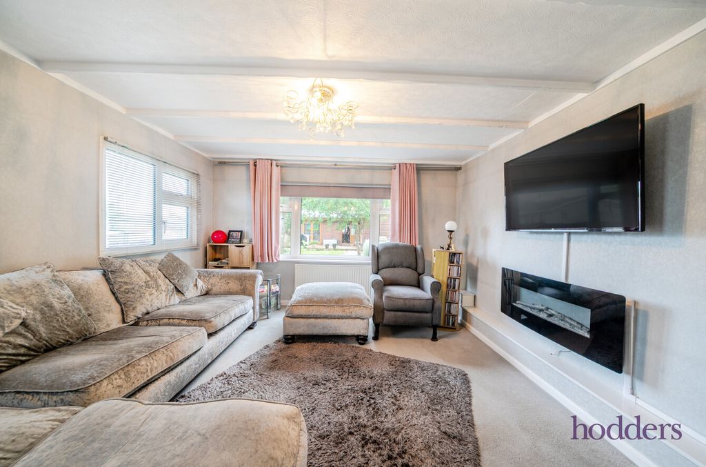 Property photo 2 of 17 552c302E-7c5F-4Ad...