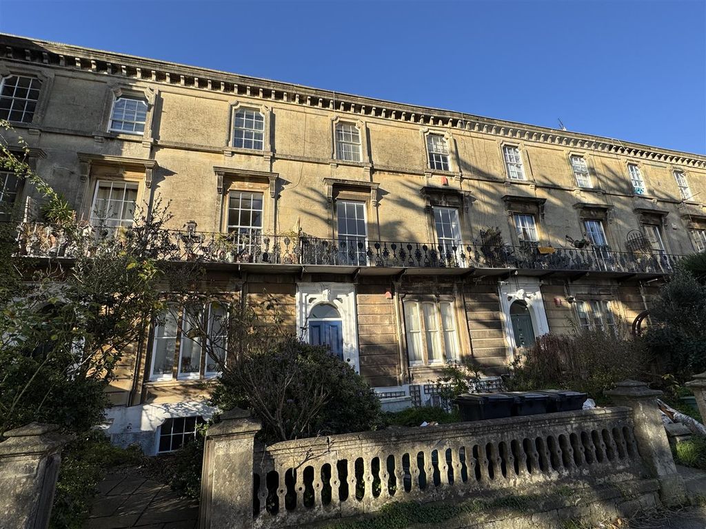 Property photo 1 of 7 Front