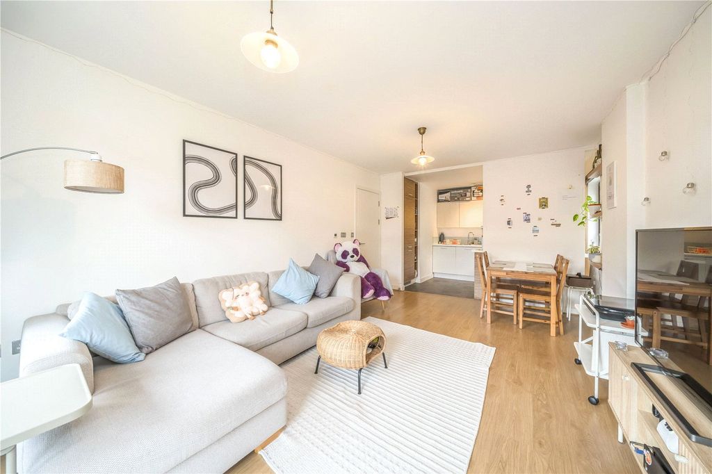 Property photo 2 of 7 Picture No. 17