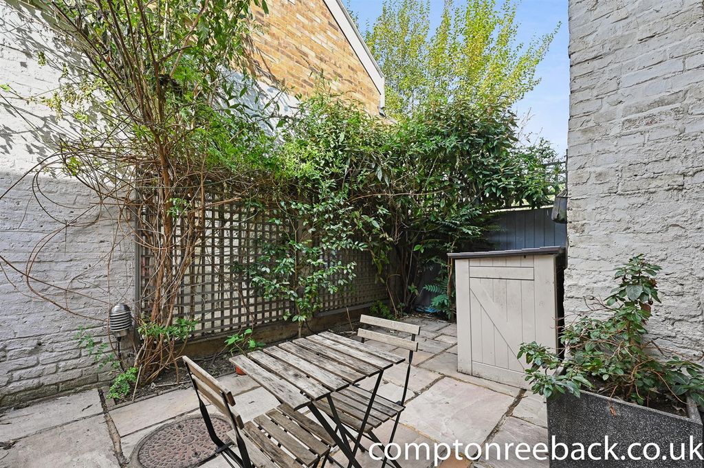 Property photo 2 of 10 Cr - Godson Yard - Garden1 (1).Jpg