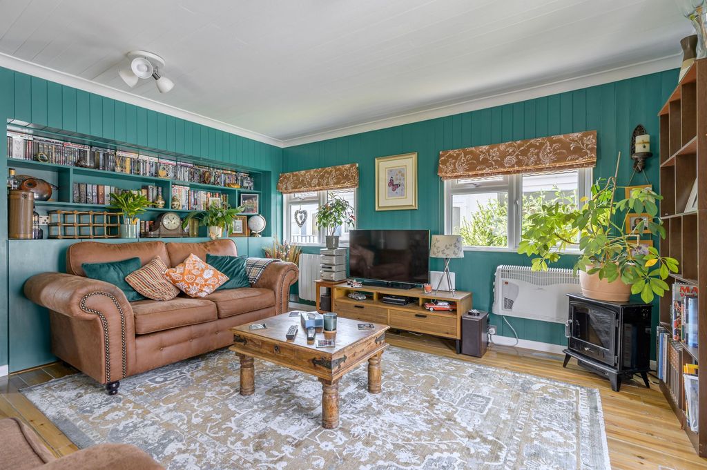 Property photo 3 of 12