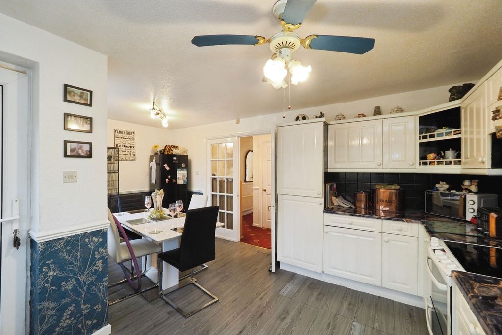 Property photo 3 of 20 Img_4051