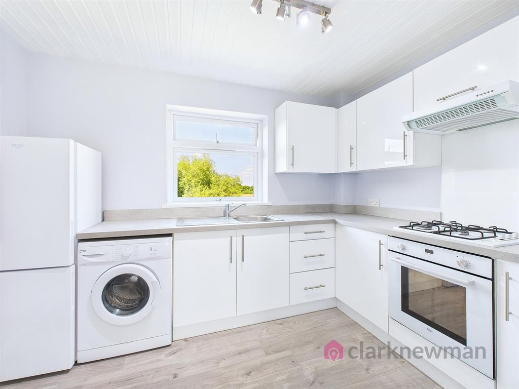 Property photo 2 of 8 Kitchen