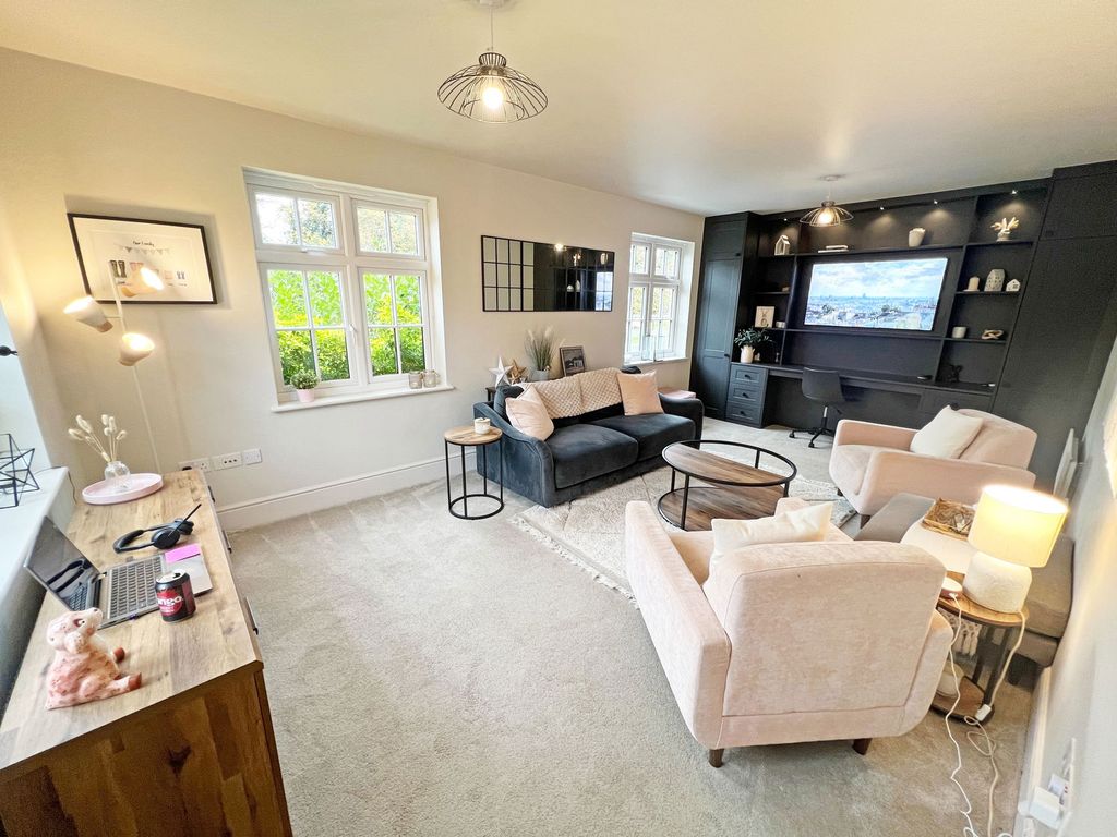 Property photo 2 of 24