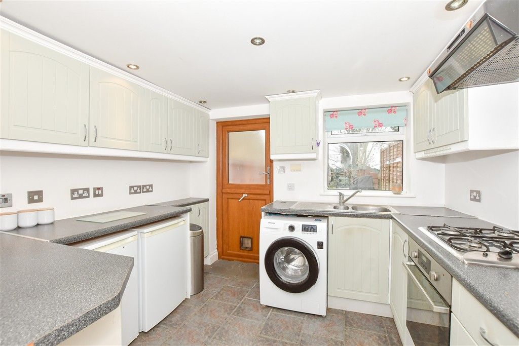 Property photo 2 of 11 Kitchen