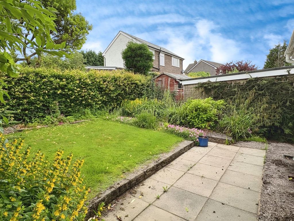 Property photo 2 of 17 Gardens