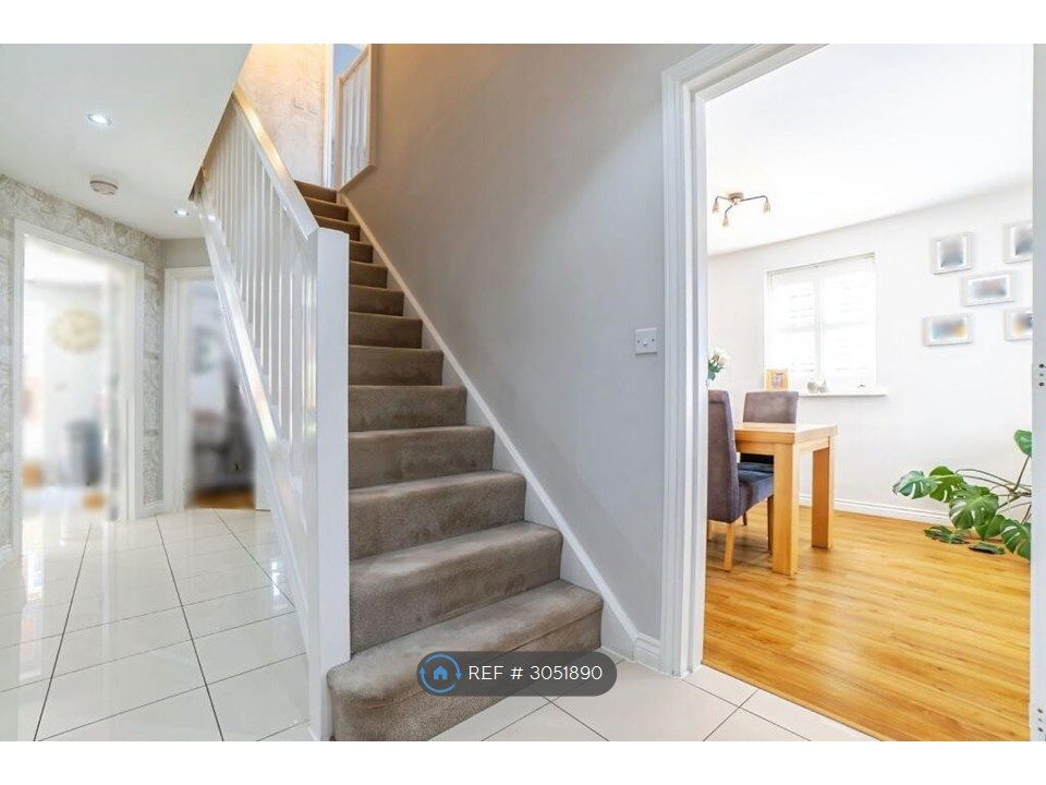 Property photo 3 of 32
